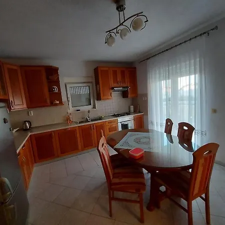 Roko * Kaštela